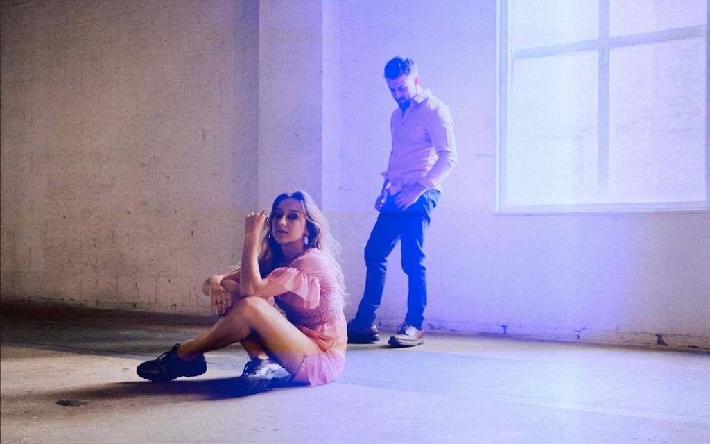 MOODBAY: Nouveau duo electro pop&nbsp;anglais